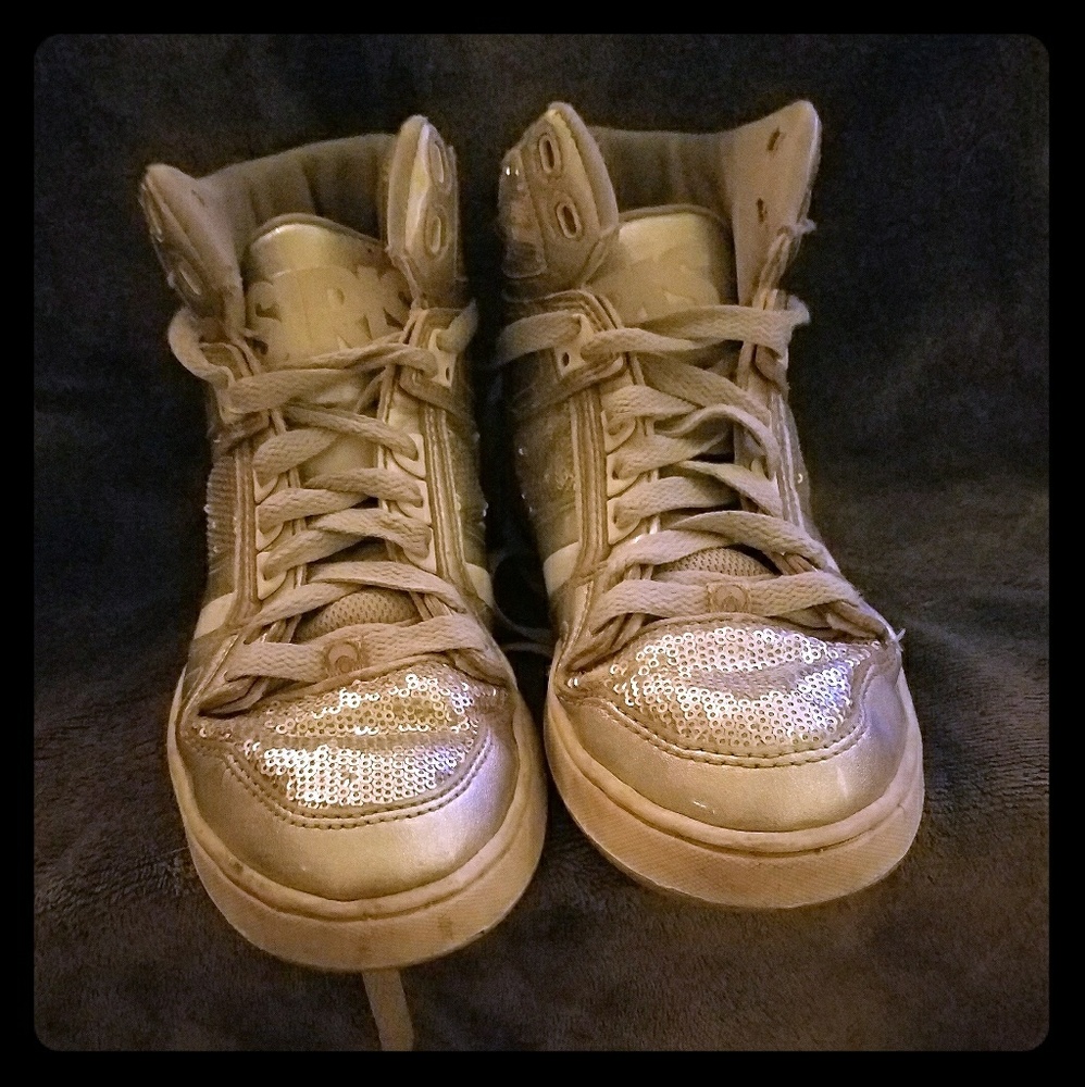 Shoes - Picture 2 of 4
