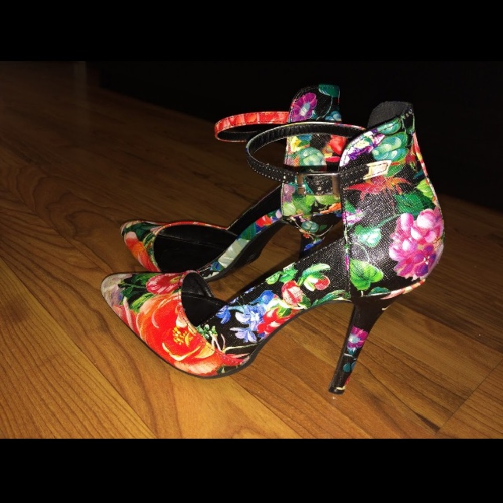 Floral heels 💐👠