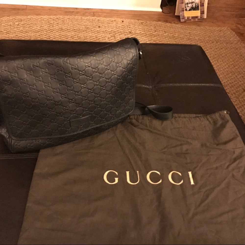 Authentic Gucci Messenger Bag- Guccissima Leather