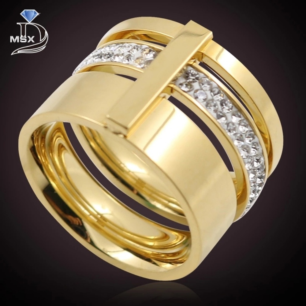 Engagement ring for women available in size 7 /9