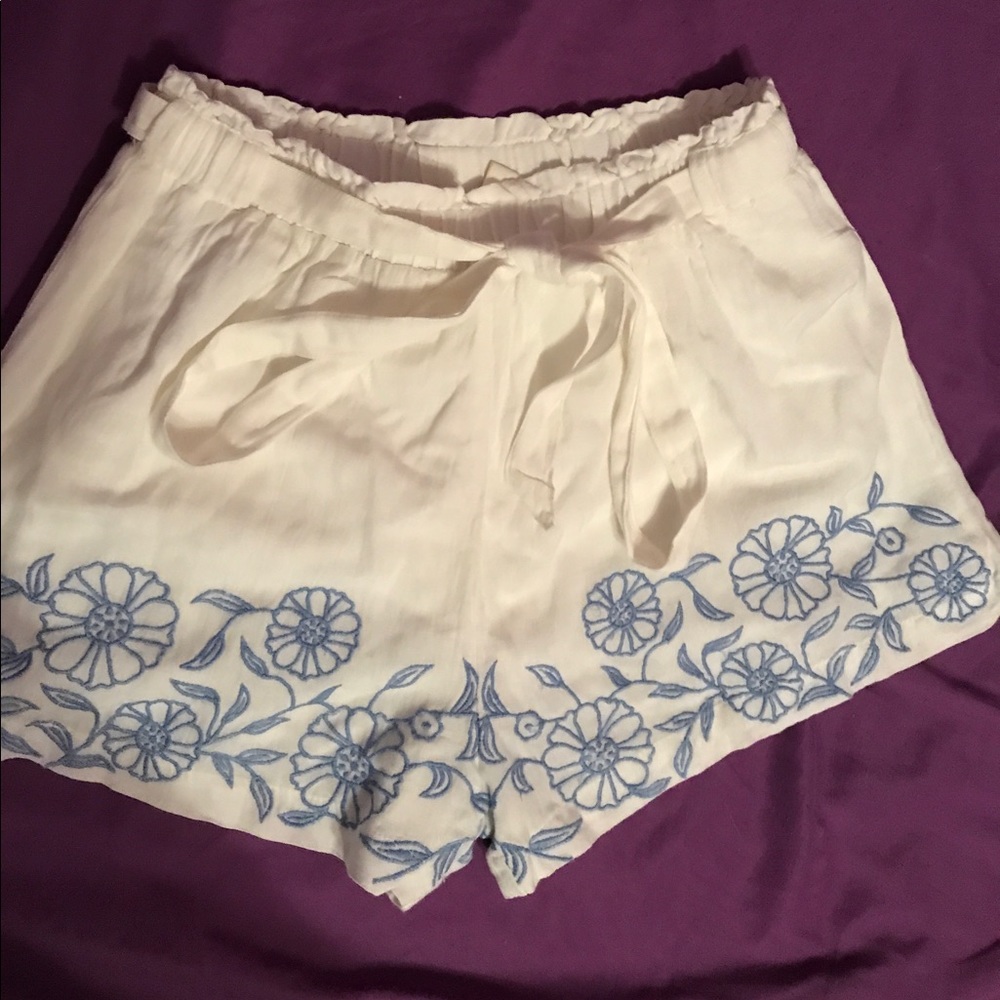 white floral embroider shorts