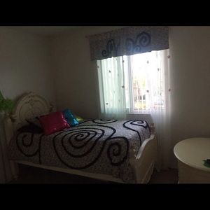 JESSICA MCCLINTOCK BEDROOM SET