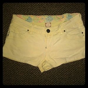 Junior's yellow jean shorts