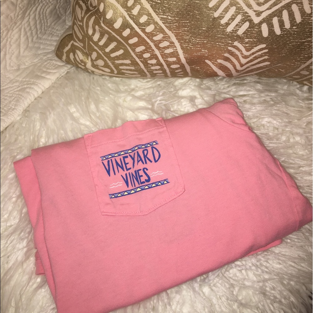 🌴Vineyard Vines Short Sleeve Tee!!🌴