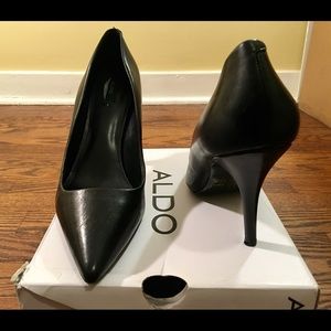 Aldo Elisia Black Pointy Heel size 11