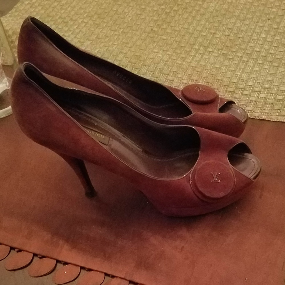 Authentic Louis Vuitton wine Suede peep toe pumps