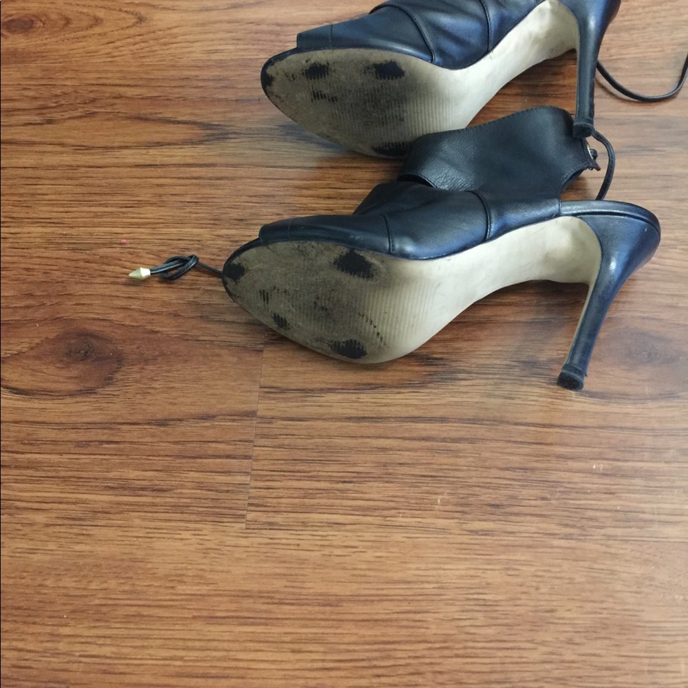 Guess - Picture 3 of 7