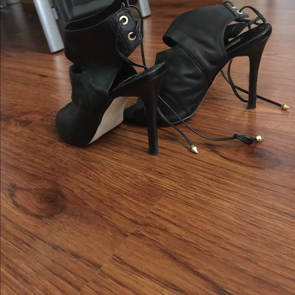 Guess - Picture 4 of 7