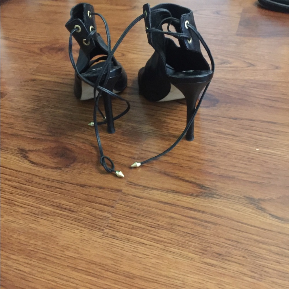 Guess - Picture 5 of 7