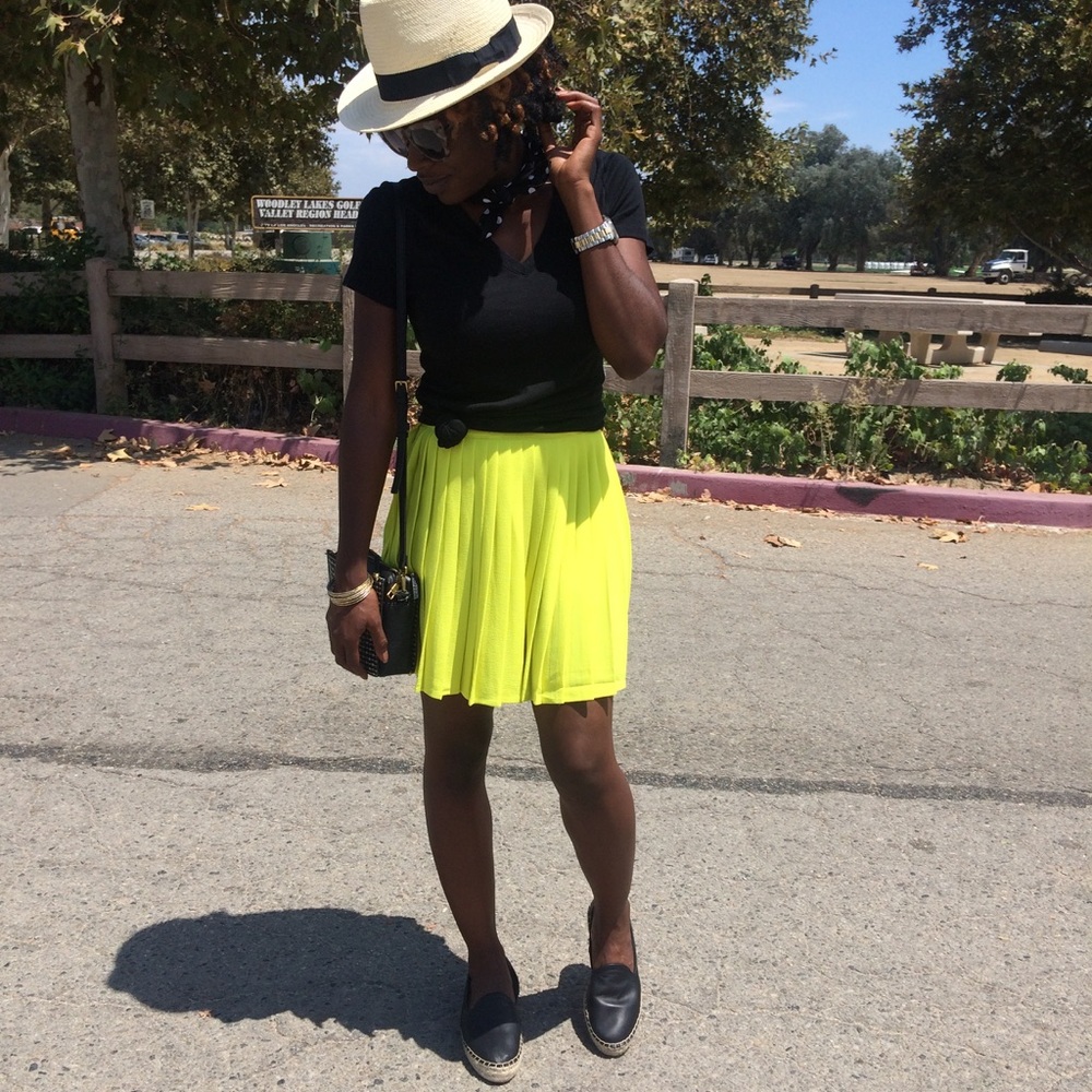 ❗️LAST CHANCE American Apparel Pleated Mini Skirt - Picture 4 of 4