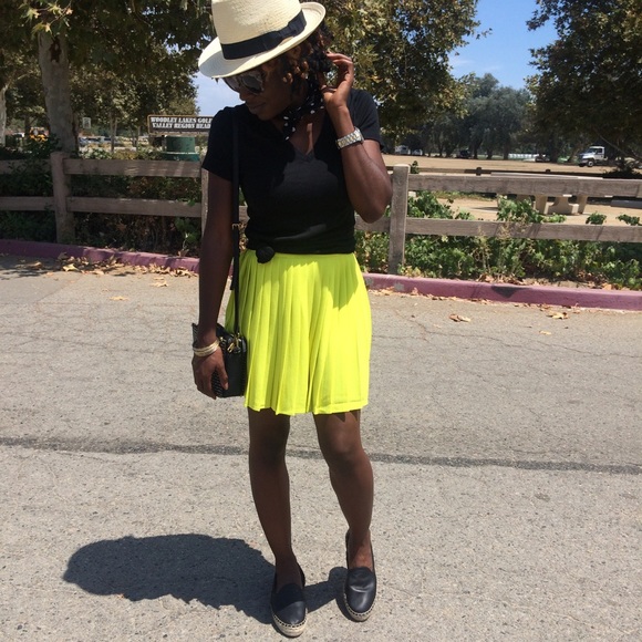 ❗️LAST CHANCE American Apparel Pleated Mini Skirt - Picture 4 of 4