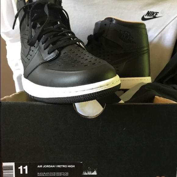 Air Jordan Retro 1 main image 4