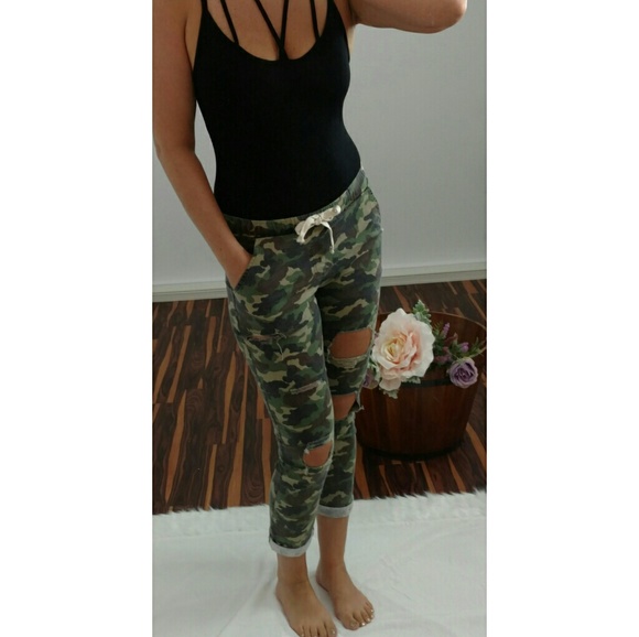 🌿CAMO JEAN PANT🌿 - Picture 3 of 8