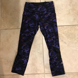 Lululemon capris size 4