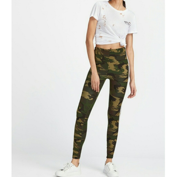 🚨LAST PAIR 🚨🌿CAMO STRIPED LEGGINGS!🌿 - Picture 3 of 3