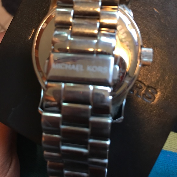 Micheal Kors watch - Picture 2 of 4