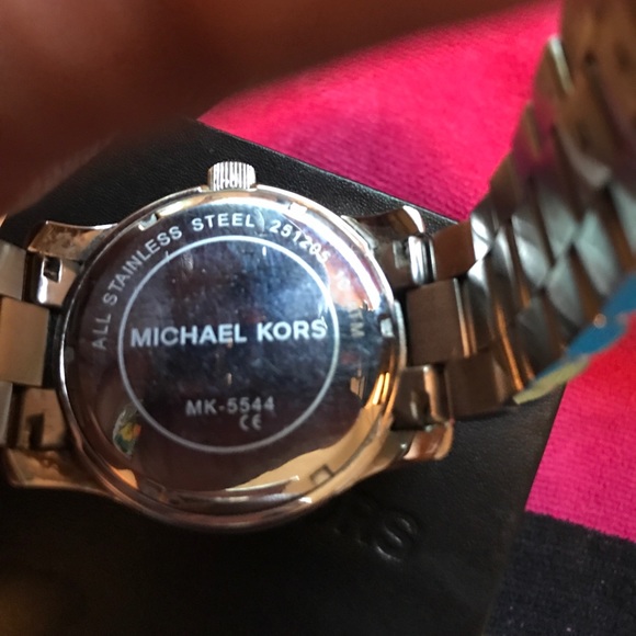 Micheal Kors watch - Picture 3 of 4