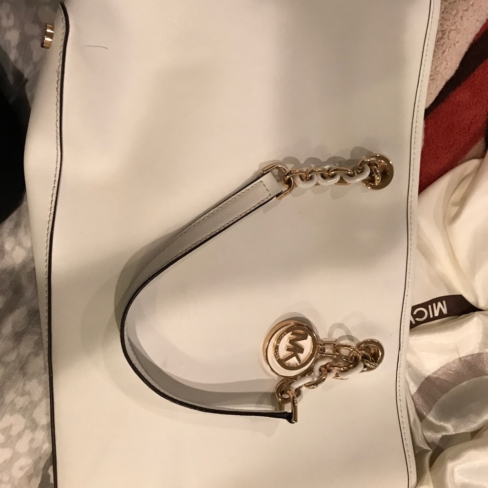 Mk purse beautiful white
