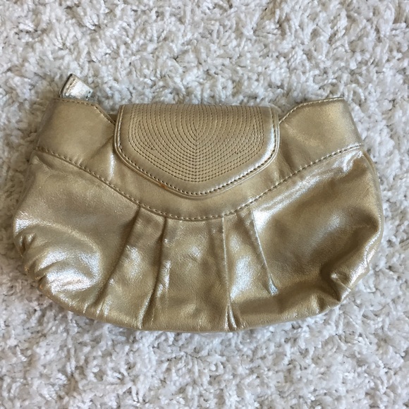 BOTKIER CHAMPAGNE GOLD MAGNETIC CLOSURE CLUTCH - Picture 2 of 5