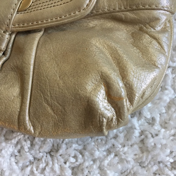 BOTKIER CHAMPAGNE GOLD MAGNETIC CLOSURE CLUTCH - Picture 4 of 5