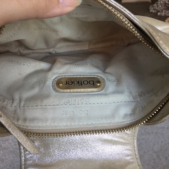 BOTKIER CHAMPAGNE GOLD MAGNETIC CLOSURE CLUTCH - Picture 5 of 5