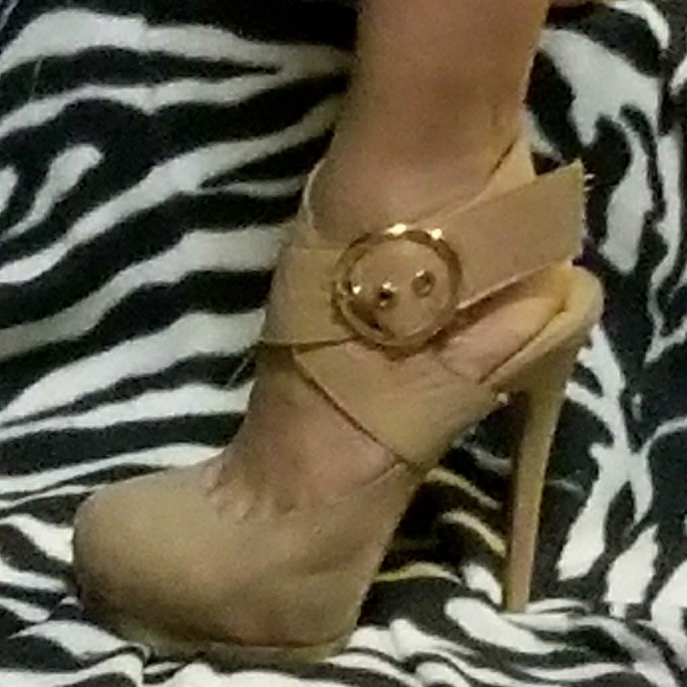 Women's heeled semi boot