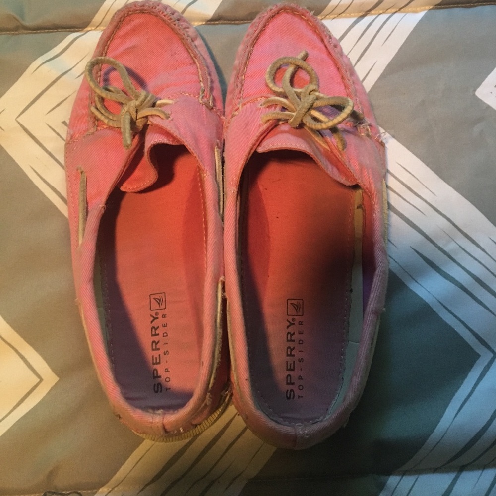 Light pink Sperry flats