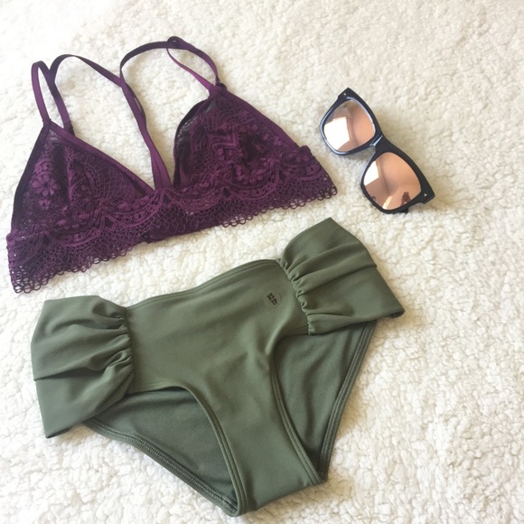 Rectangular cool mirrored sunnies 100UV protection - Picture 2 of 4