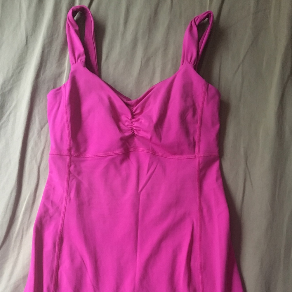 EUC Lululemon Aria tank size 4
