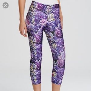 Terez Zara Terez Hydrangea Cropped Leggings