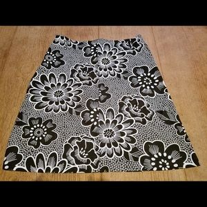 Copper Key Size Small Black & White Floral Skirt