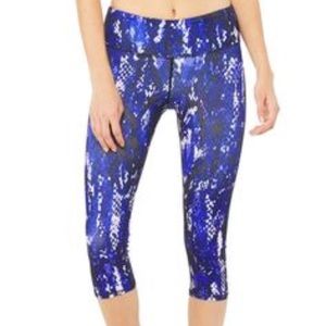 Alo Yoga Deep Electric Python Airbrush Capri