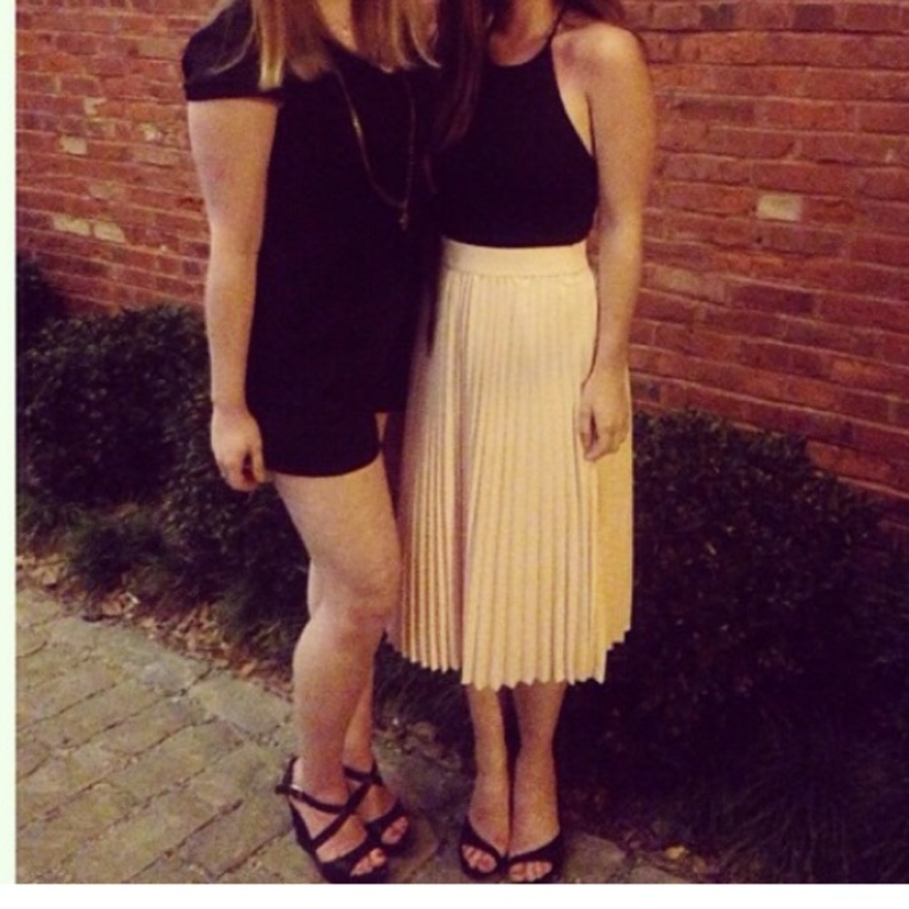 Knife pleated midi skirt