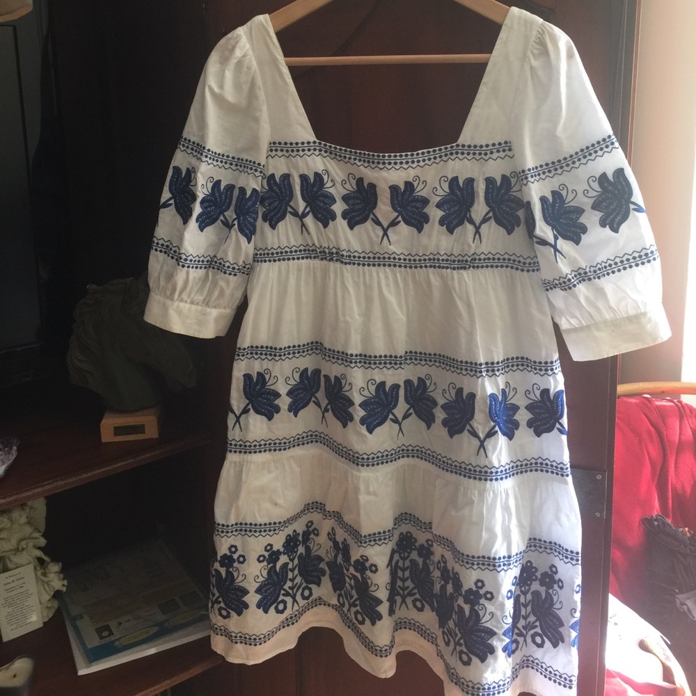Beautiful vintage embroidered dress / Mexican