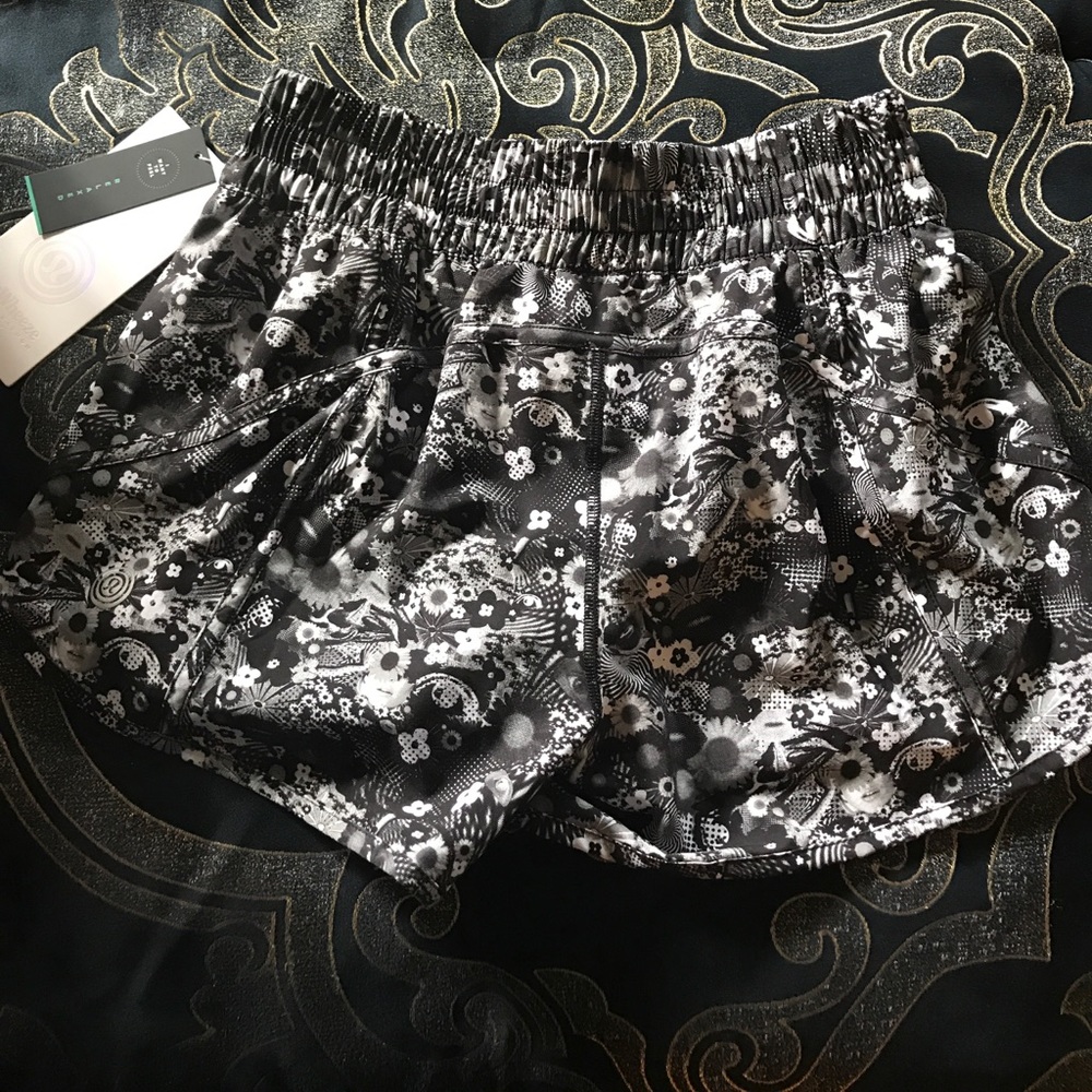 Lululemon tracker shorts nwt 8 seawheeze