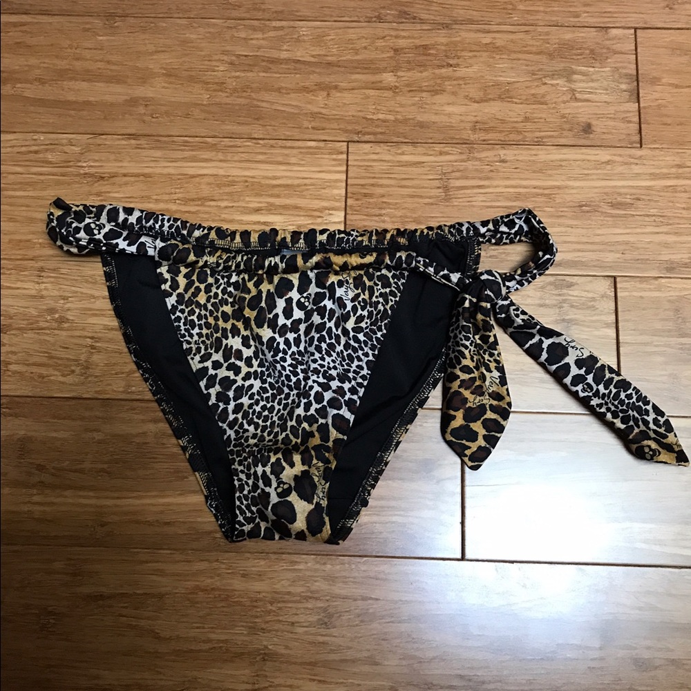 2 leopard VS bottoms