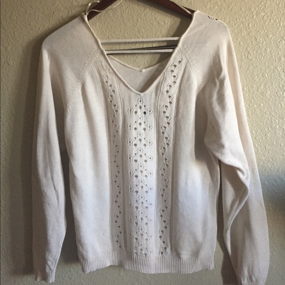 Cream sweater with small crochet design - Picture 3 of 5