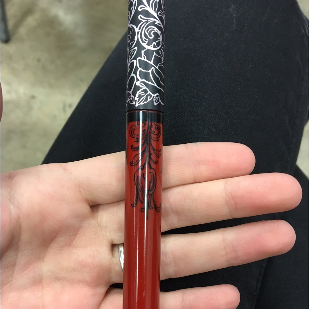 Kat Von D liquid lipstick in Nosferatu NWOB