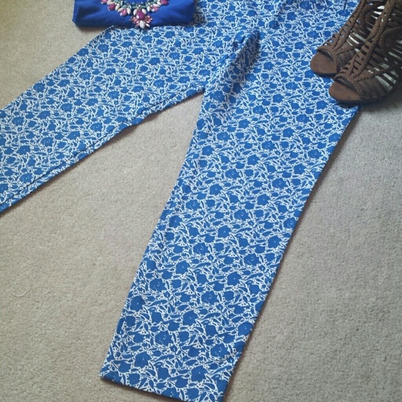 *Old Navy Pixie Ankle Flower Pants* - Picture 2 of 8