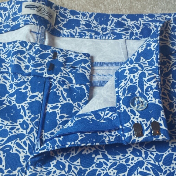 *Old Navy Pixie Ankle Flower Pants* - Picture 4 of 8