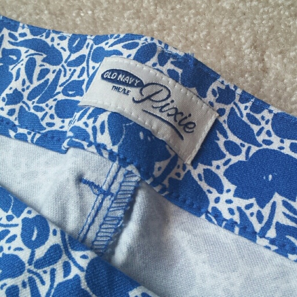 *Old Navy Pixie Ankle Flower Pants* - Picture 5 of 8
