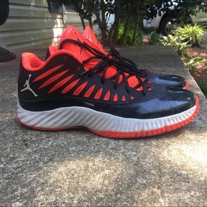 Jordan Superfly low.