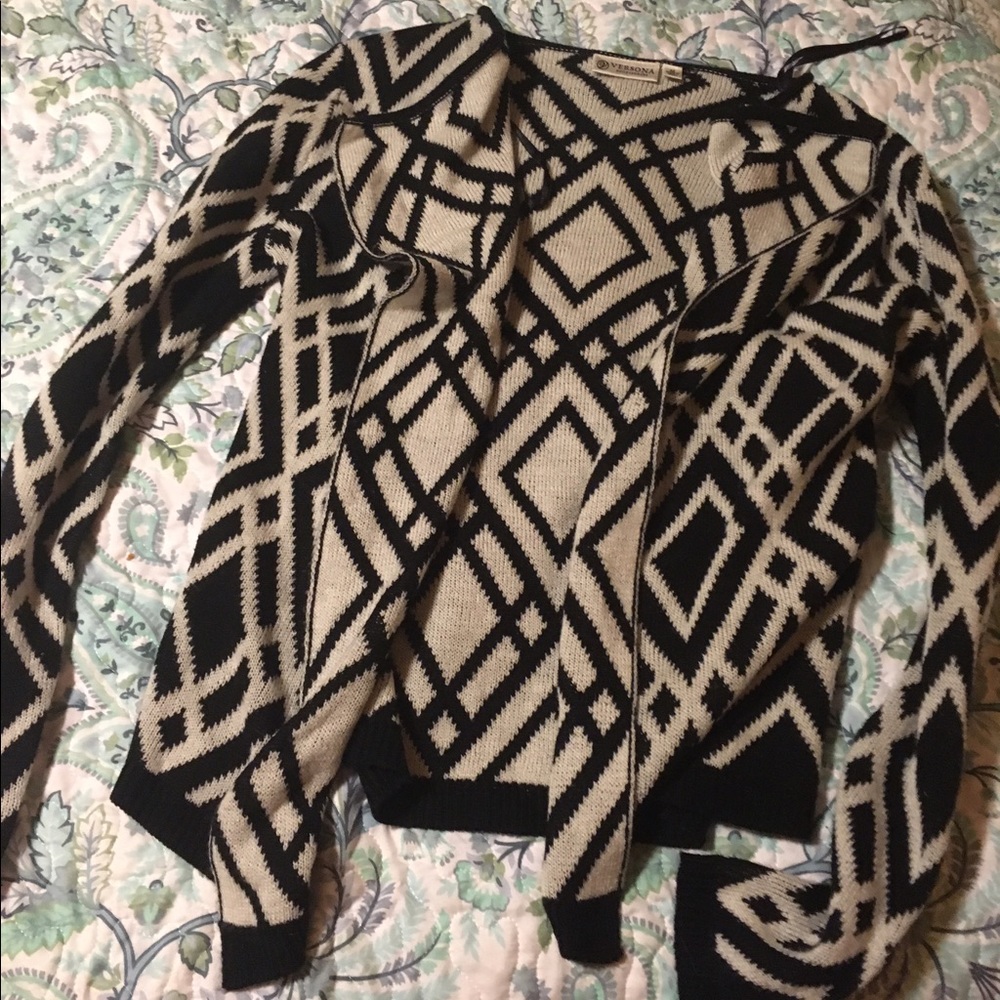 Versona cardigan size M