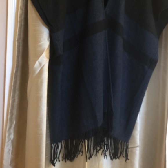 Ann Taylor LOFT Colorblock fringe poncho - Picture 3 of 6