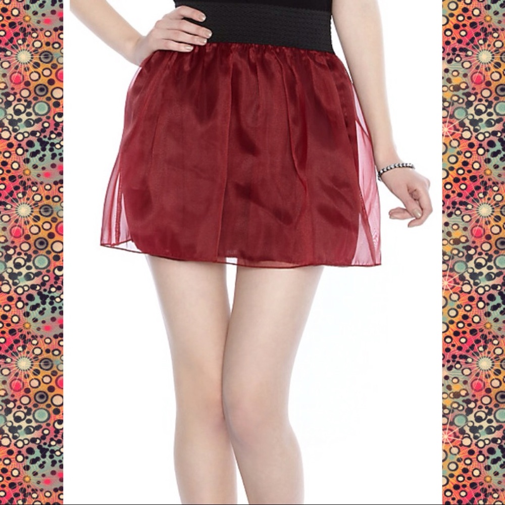 🆑 ❤️HP❤️ NWT Maroon Mini Skirt