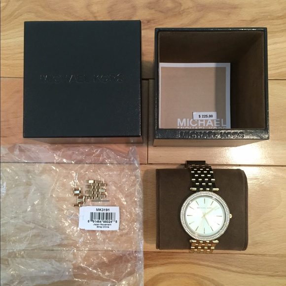 Michael Kors Gold Watch - Picture 6 of 6