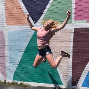 Meet your Posher, Alexia