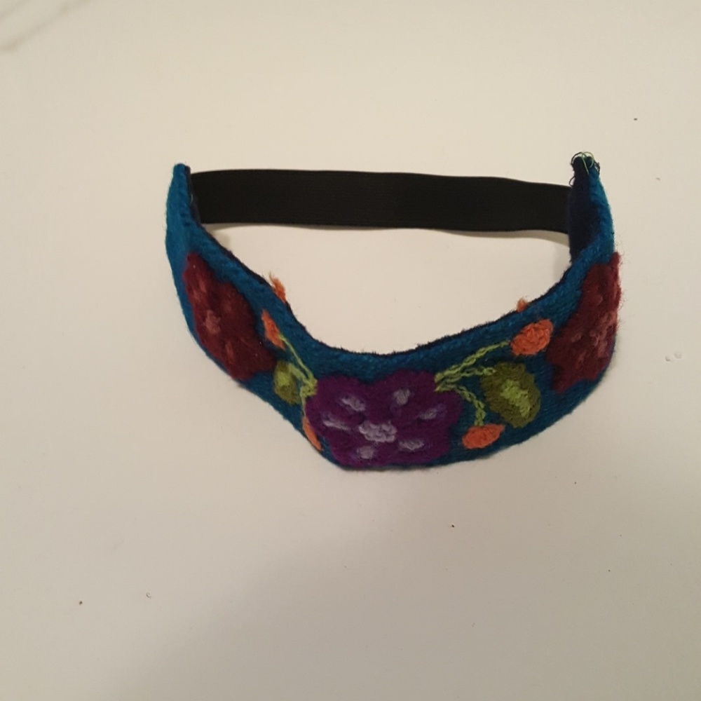 Hand knitted headband with elastic band in rear