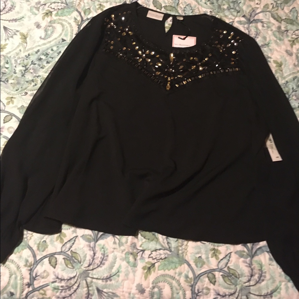 ☀️Black top w sheer wide sleeves & embellishment
