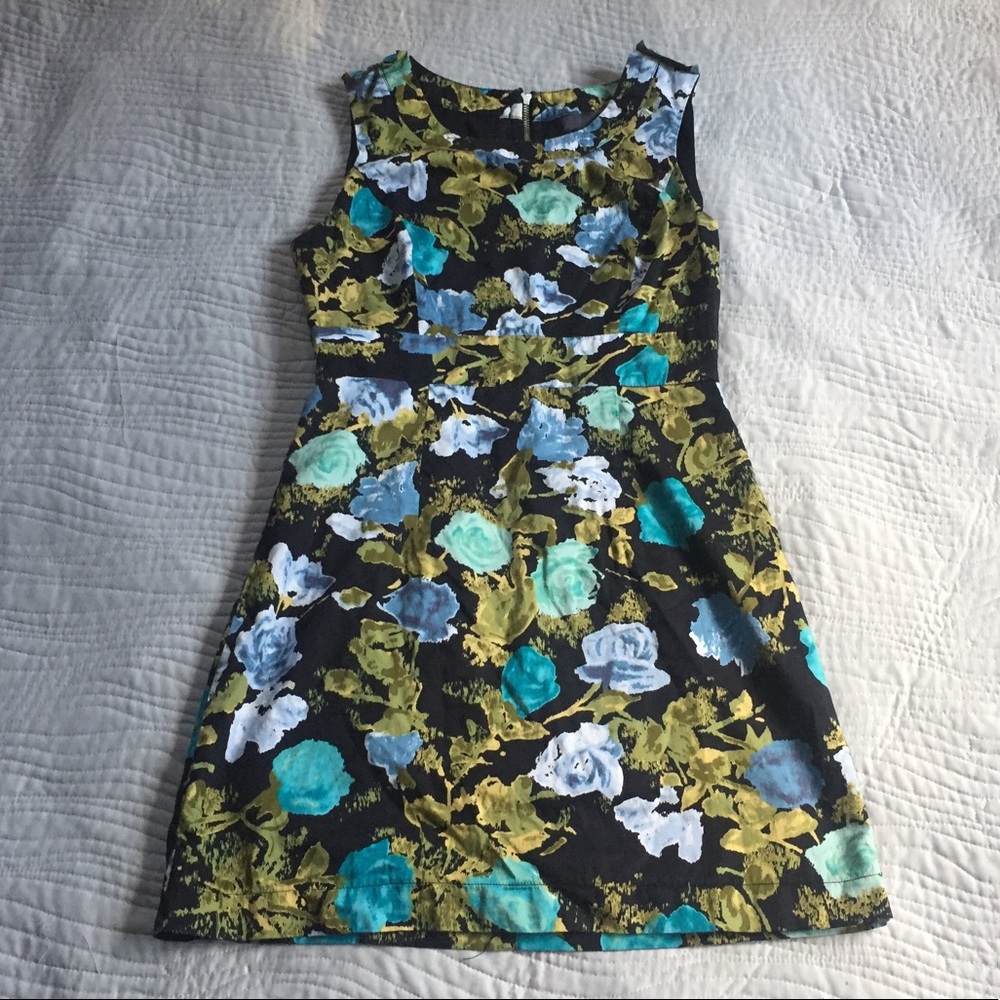 Adorable black floral dress!